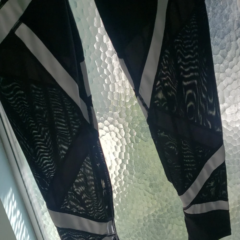 High rise mesh leggings- much Like the popular brand. small - Picture 7 of 10